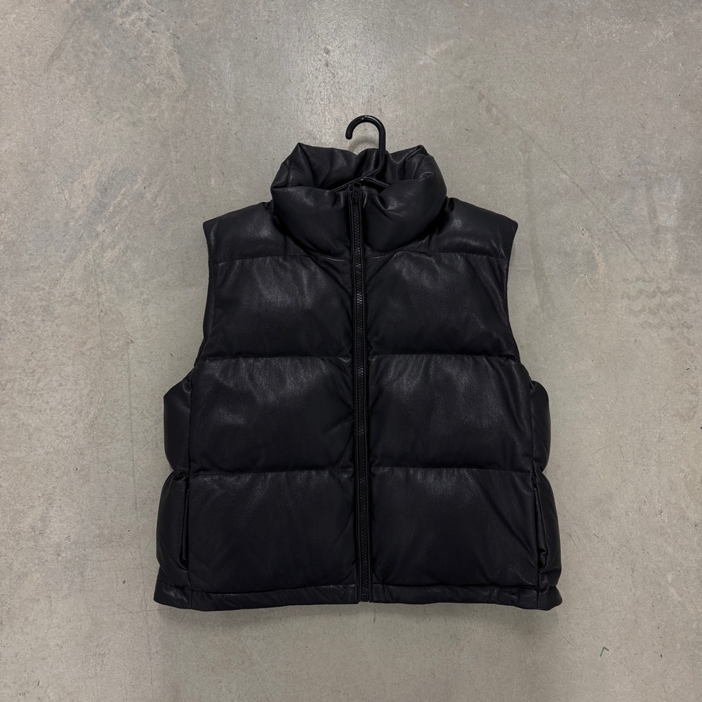 Aritzia - Wilfred Black Faux Leather Puffer Vest